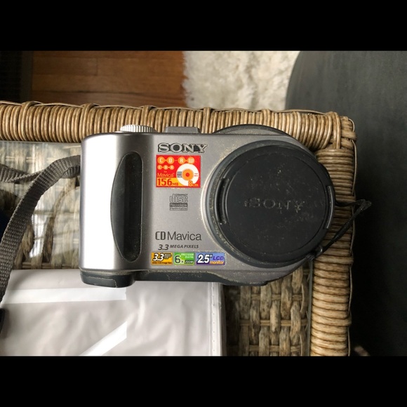 ATTENTION PHOTOGRAPHY ENTHUSIASTS Camera bundle - Picture 2 of 5